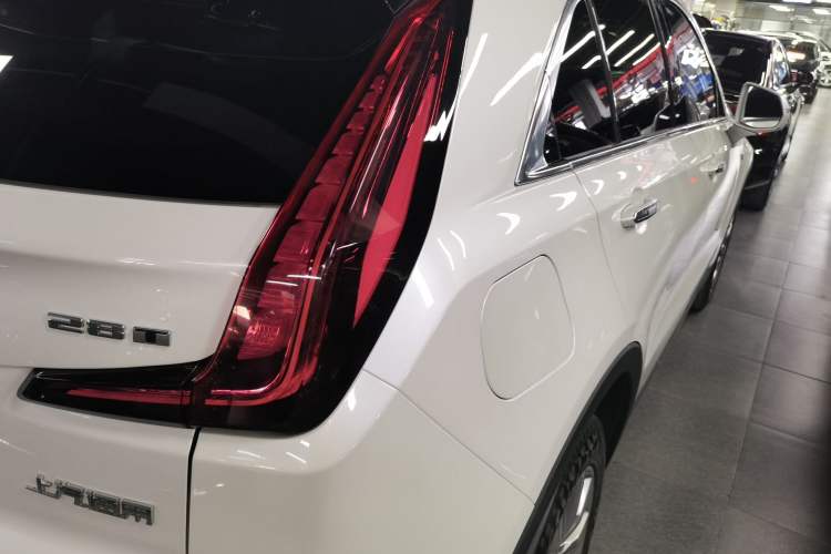 Used Cadillac XT4 2020 Revised Version 28T Two-Wheel Drive Leading Edition Right Rear Taillight