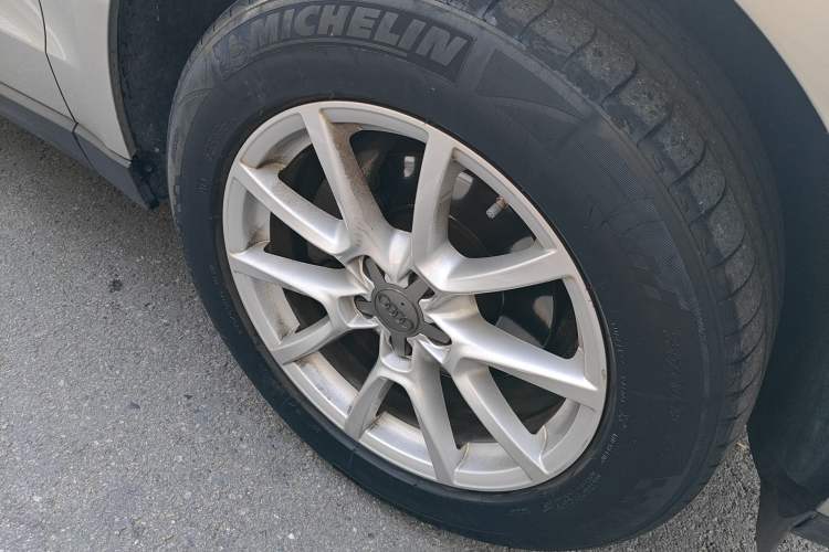 Used Audi Q5 2016 40 TFSI Trendy Edition Right Front Wheel Hub