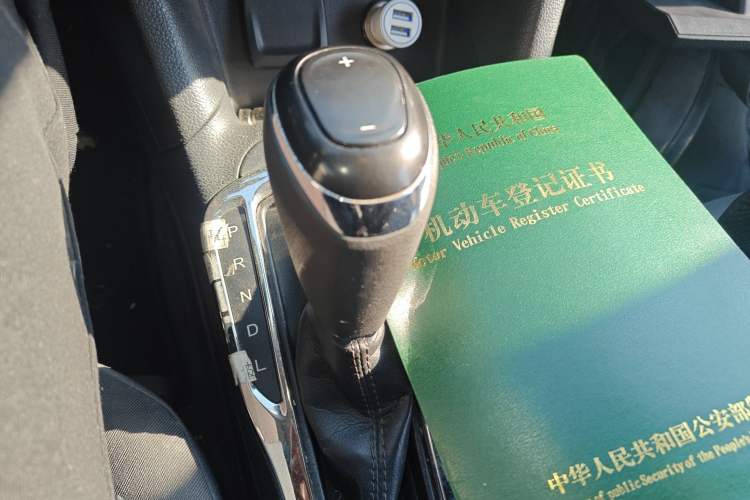 Used Chevrolet Cruze 2017 1.5L Automatic Pioneer Sunroof Edition Gear Lever