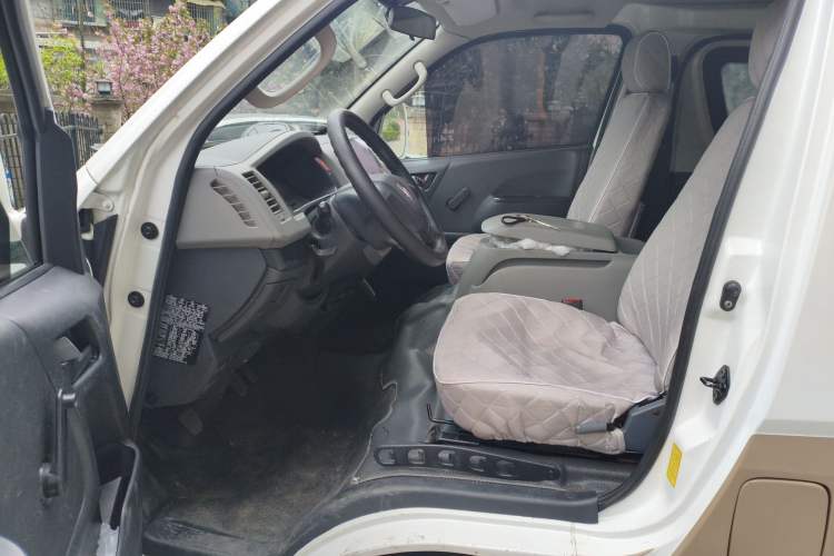 Used Foton Scenic G7 2017 2.0L Short-Wheelbase Commercial Van High Roof 6-Seater 4Q20M