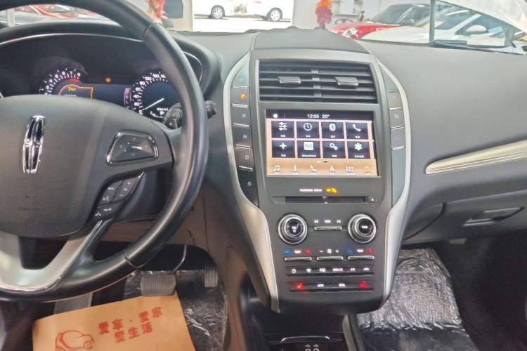 Used Lincoln MKC 2017 2.0T Two-Wheel Drive Deluxe Edition