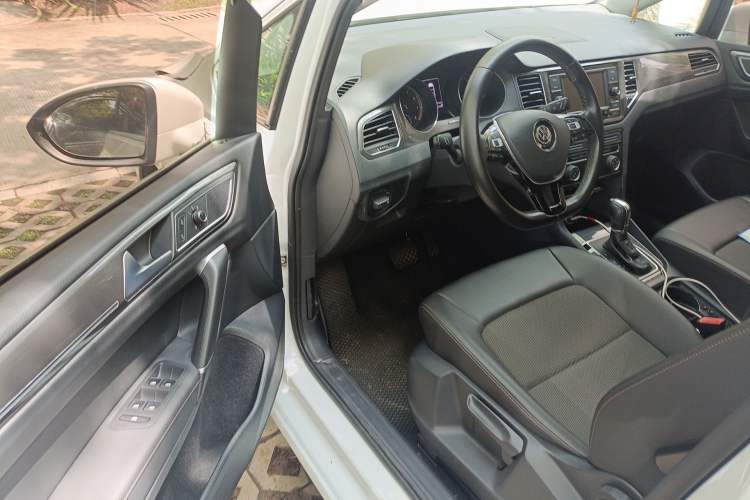 Used Volkswagen Golf Sportsvan 2018 230TSI Automatic Trend Edition Driver Seat