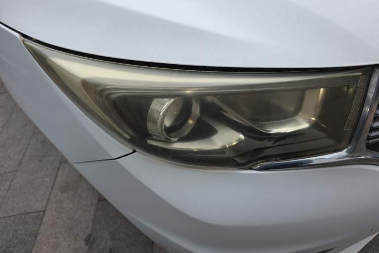 Used CHANGAN KAICHENG Oushang A600 2018 1.5L Manual Luxury Model Right Front Headlight