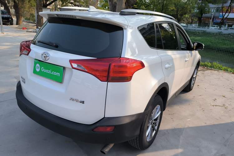 Used Toyota RAV4 2015 2.0L CVT Two-Wheel Drive Urban Edition
