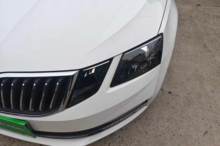Used Skoda Octavia 2018 TSI230 DSG Luxury Enjoyment Edition Left Front Headlight