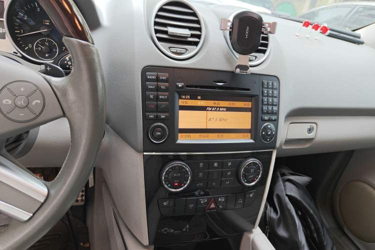 Used Mercedes-Benz M-Class 2010 ML 300 4MATIC