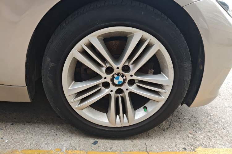 Used BMW 3 Series 2016 320Li Fashion Model Right Front Wheel Hub