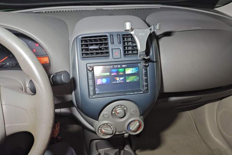 Used Nissan Sunny 2011 1.5XE CVT Comfort Edition Audio And AC Panel