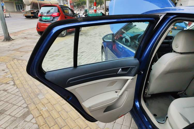 Used Volkswagen Golf 2015 1.4TSI Automatic Comfort Model
