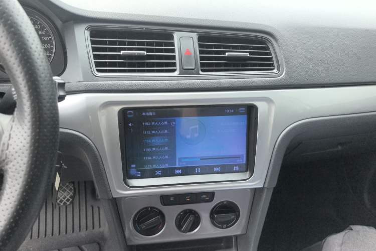 Used Volkswagen Lavida 2013 Revised Classic 1.6L Manual Fashion Edition Audio And AC Panel