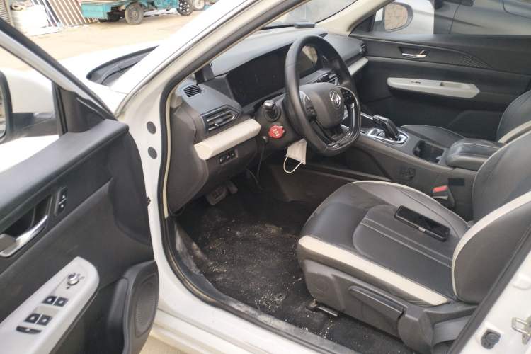 Used Dongfeng Aeolus E70 2023 500 Smart Version Lithium Iron Phosphate 48.6 kWh 110 kW