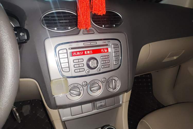 Used Ford Focus 2012 Hatchback Classic 1.8L Manual Fashion Edition Audio And AC Panel