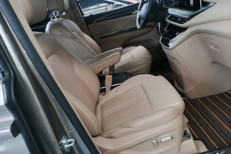 Used Buick GL8 2021 ES Landtrek 653T Luxury Model
