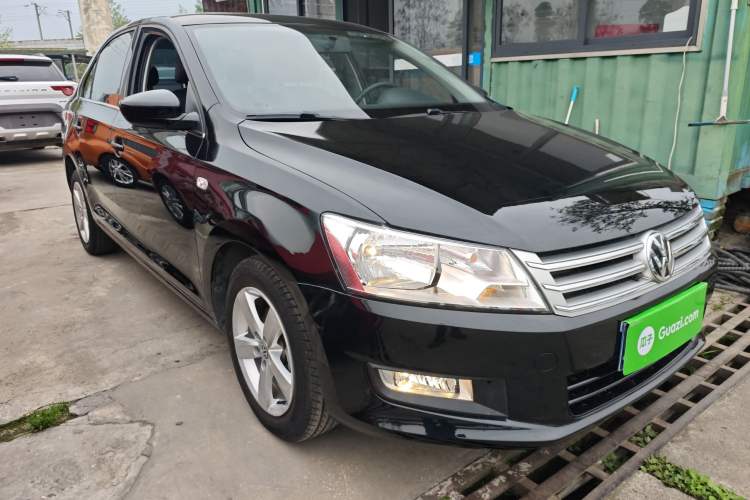 Used Volkswagen Santana 2015 1.6L Manual Comfort Edition Front Right 45 Deg