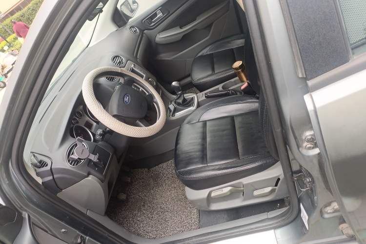 Used Ford Focus 2011 Hatchback 1.8L Manual Comfort Model
