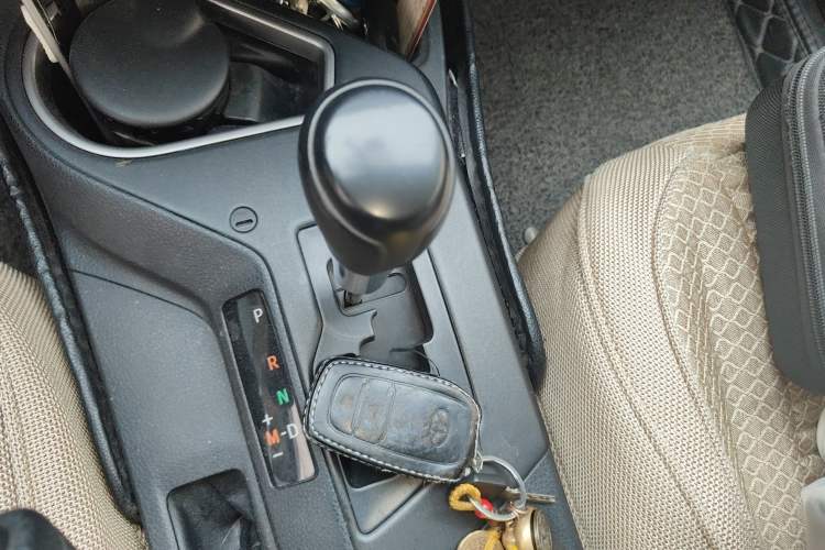 Used Toyota RAV4 2019 2.0L CVT Two-Wheel Drive Luxury Version China VI Standard Gear Lever