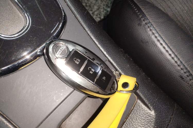 Used Nissan Tiida 2014 1.6L CVT Smart Model Interior 1