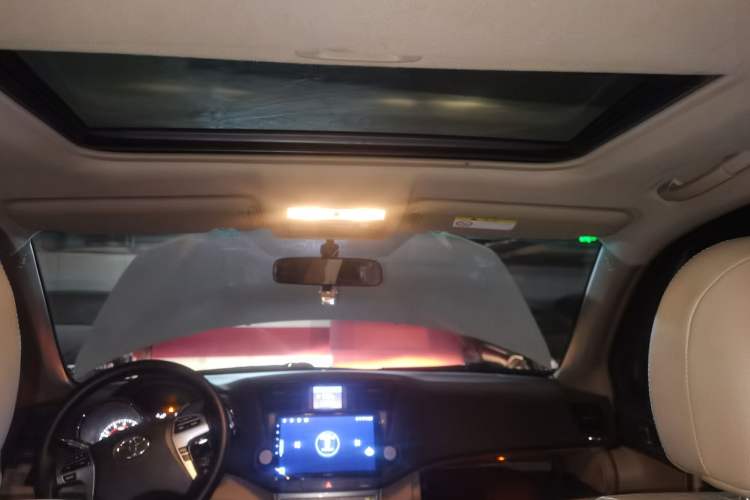 Used Toyota Highlander 2012 2.7L Two-Wheel Drive 7-Seater Luxury Edition
