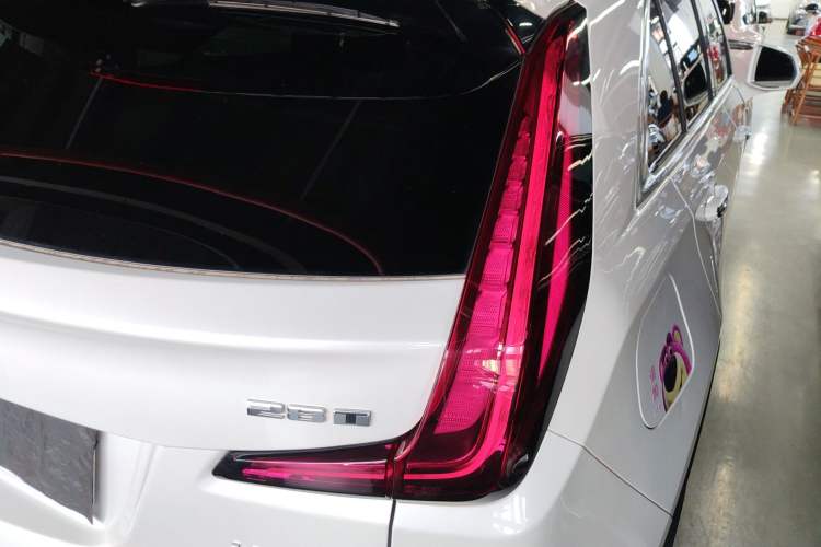 Used Cadillac XT4 2018 28T Two-Wheel-Drive Luxury Model
