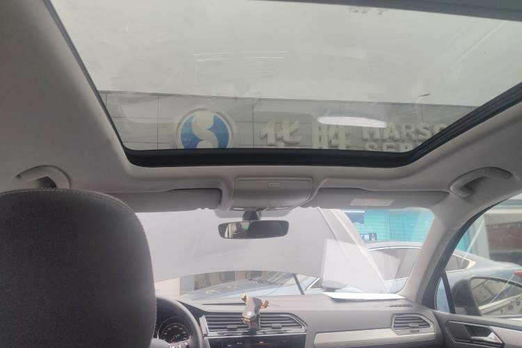 Used Volkswagen Tiguan L 2019 380TSI Automatic All-Wheel Drive Luxury Edition with 7 Seats China VI Standard Headliner