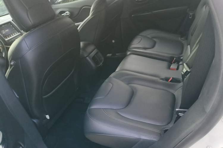 Used Jeep Cherokee 2016 2.0L Superior Edition