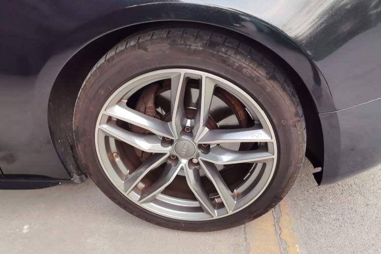 Used Audi A5 2012 2.0TFSI Sportback Right Front Wheel Hub