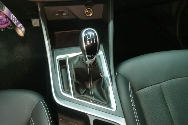 Used Geely Auto Vision X3 2020 1.5L Manual Elite Edition Gear Lever