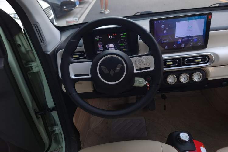 Used Wuling Hongguang MINIEV 2024 3rd Generation 215km Advanced Version