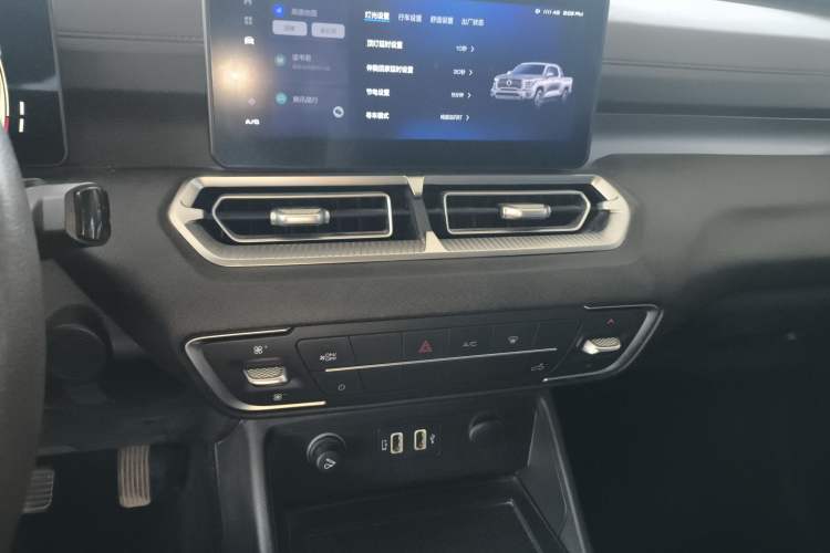 Used Great Wall King Kong Poer 2022 2.0T Manual Diesel Two-Wheel Drive Elite Version Long Bed Flatbed – GW4D20M Audio And AC Panel