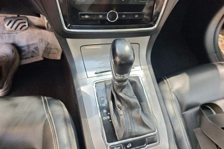 Used Roewe RX5 2016 20T Two-Wheel Drive Automatic Internet Smart Edition