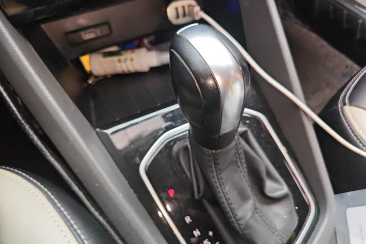 Used Jetta VS5 2019 280TSI Automatic Trend Model Gear Lever