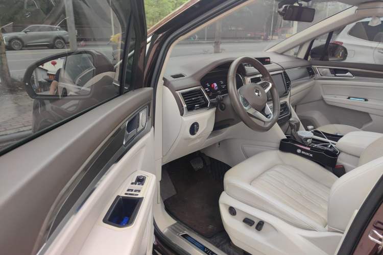 Used Volkswagen Viloran 2020 330TSI Luxury Edition Driver Seat