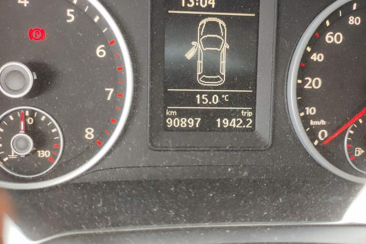 Used Volkswagen Tiguan 2013 1.8TSI Manual Two-Wheel Drive Trend Edition Odometer Close Up