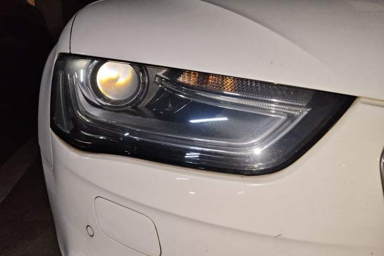 Used Audi A4L 2013 35 TFSI Automatic Standard Model Right Front Headlight