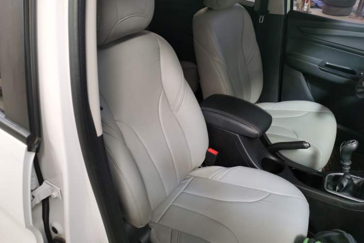 Used Baojun 730 2019 1.5L Manual Fashion Model 7-seater China VI Right Front Seat