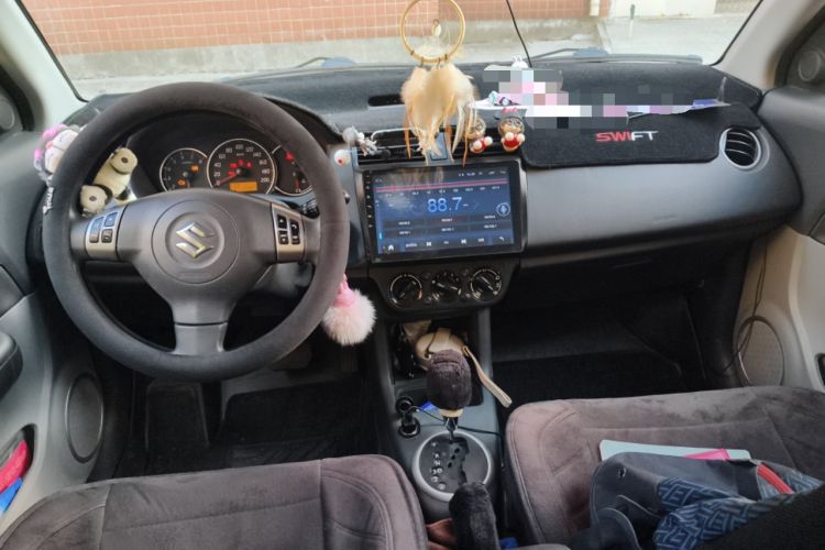 Used Suzuki Swift 2015 1.5L Automatic Limited Edition Center Console