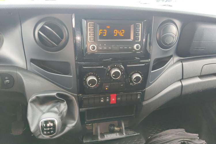 Used Iveco Eurocargo 2021 2.0T Manual Super-Rui Short Wheelbase Low-Roof Side-Hinged Door F1A