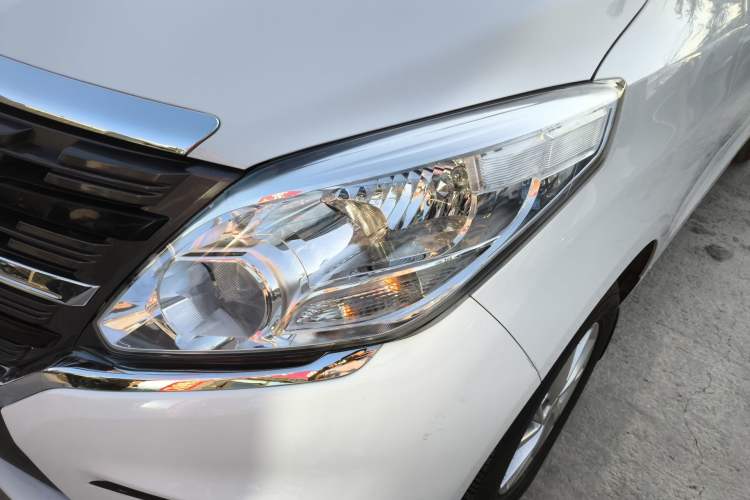 Used FORTHING Lingzhi PLUS 2024 1.5T Manual Luxury 7-Seater
