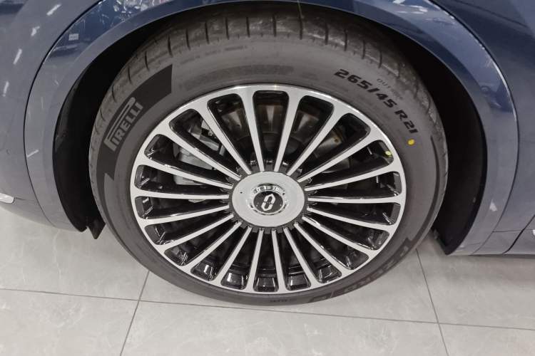 Used Hima AITO M8 2025 Extended-Range Ultra Version 53.4 kWh 5-Seater Edition Exterior 4