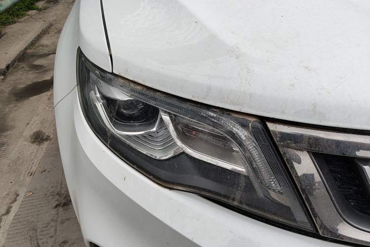 Used Geely Auto Emgrand X7 Sport 2018 1.8TD Automatic Two-Wheel Drive Smart Connect 4G Internet Edition Right Front Headlight