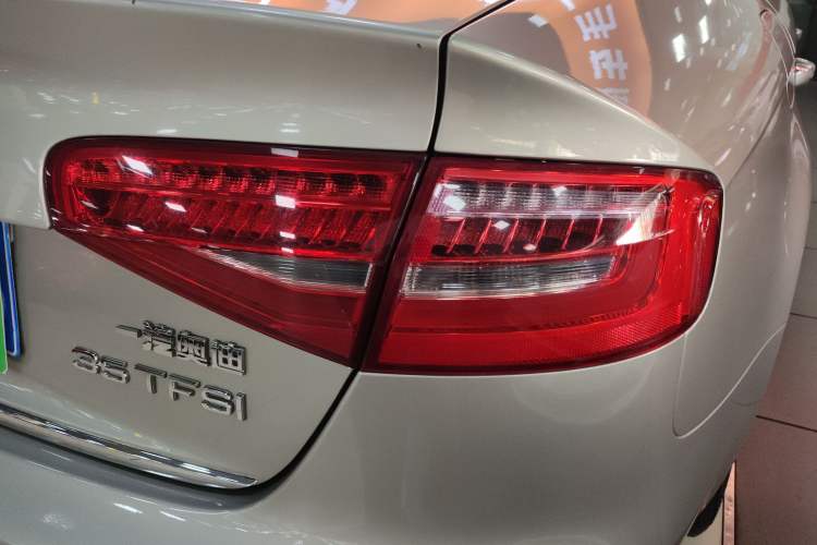 Used Audi A4L 2016 35 TFSI Automatic Standard Model Right Rear Taillight