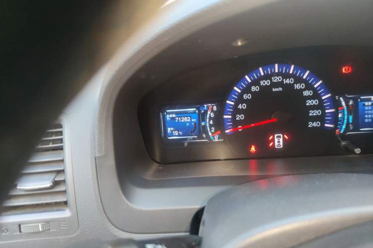 Used BYD G6 2013 1.5TID Automatic Luxury Model
