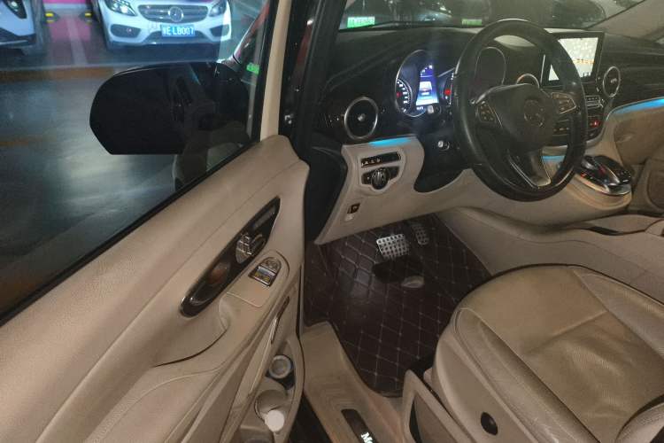 Used Mercedes-Benz V-Class 2016 V 260 L Prestige Extended Edition Driver Seat