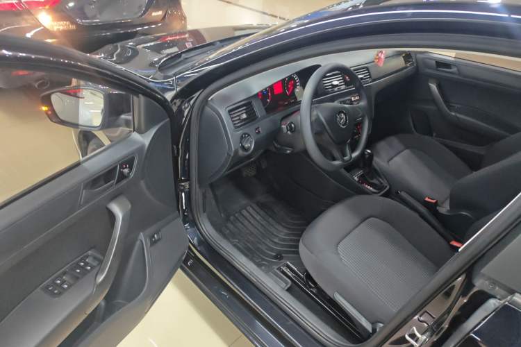 Used Volkswagen Santana 2016 1.6L Automatic Fashion Edition Driver Seat