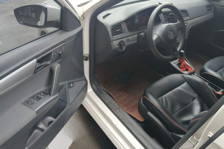 Used Volkswagen Lavida 2013 1.6L Automatic Fashion Edition Driver Seat