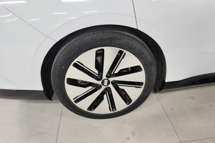 Used Geely Galaxy E8 2024 665 km Range Rear-Drive Starship Long-Range Version