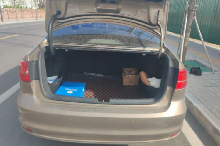 Used Volkswagen Sagitar 2015 1.6L Automatic Comfort Model Trunk