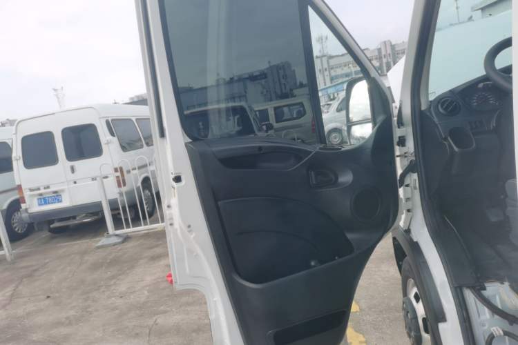 Used Iveco Eurocargo 2021 2.0T Manual Super-Rui Long Wheelbase Short Overhang High Roof Manual Doors F1A
