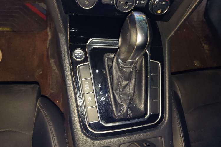 Used Volkswagen Magotan 2017 330TSI DSG Luxury Model Gear Lever