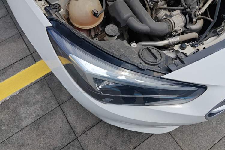 Used Buick Excelle 2018 15N CVT Elite Edition Right Front Headlight